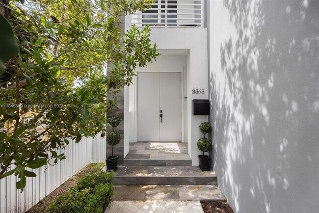 Foto del edificio - 3368 SW 27th St
