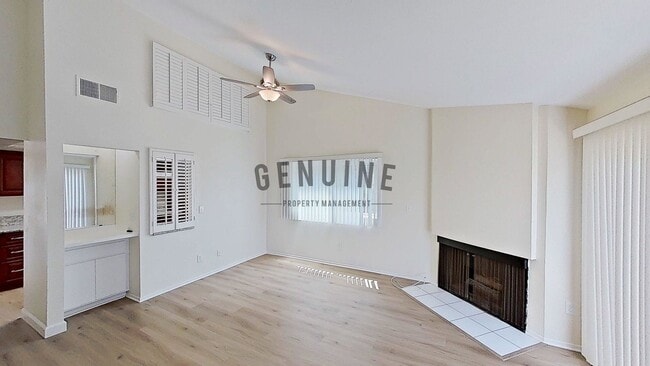 Foto del edificio - Upstairs Spacious 1Bd Condo w/attached Garage