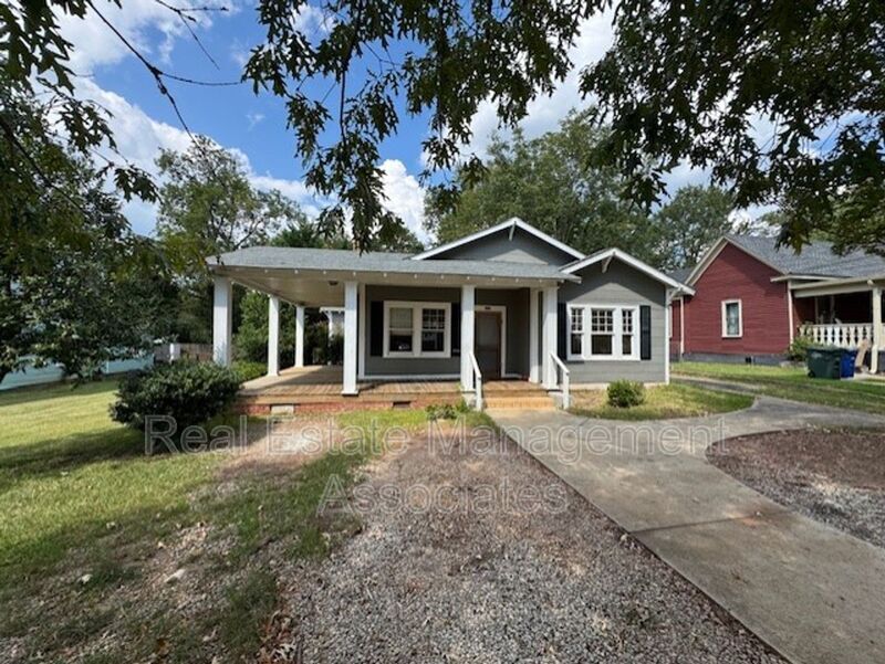 Foto principal - 125 E Chappell St