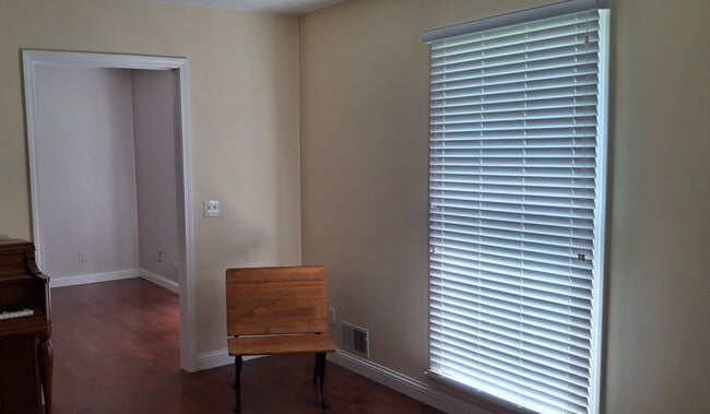 Building Photo - 209 Edgewood Dr