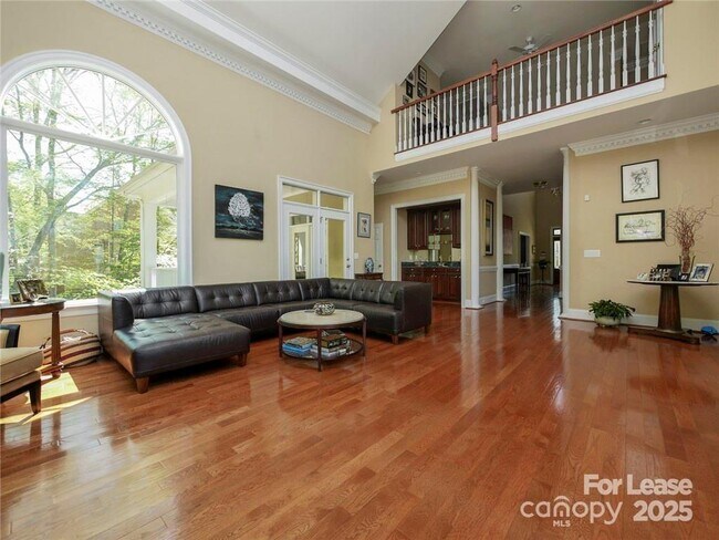 Foto del edificio - 1025 Spyglass Ln