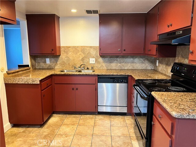 Foto del edificio - 2700 N Brea Blvd