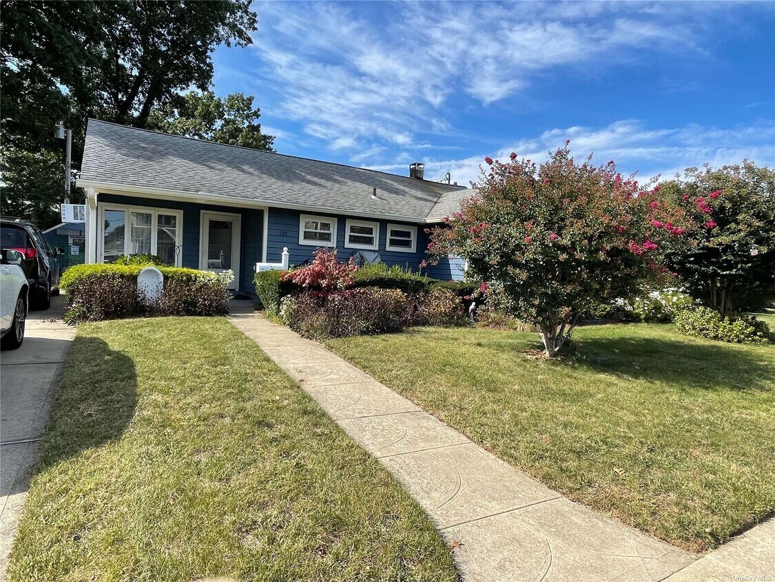 122 Fairview Ave, East Meadow, NY 11554 House Rental in East Meadow