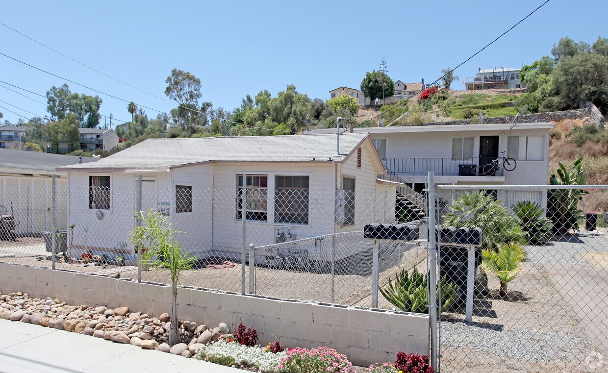 Foto principal - 5015 Auburn Dr