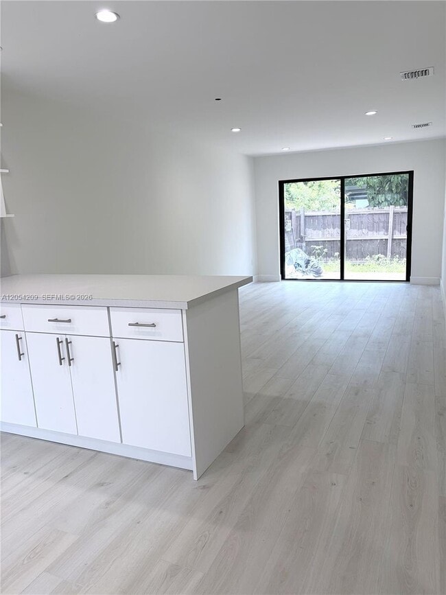 Building Photo - 3809 SW 82nd Ave