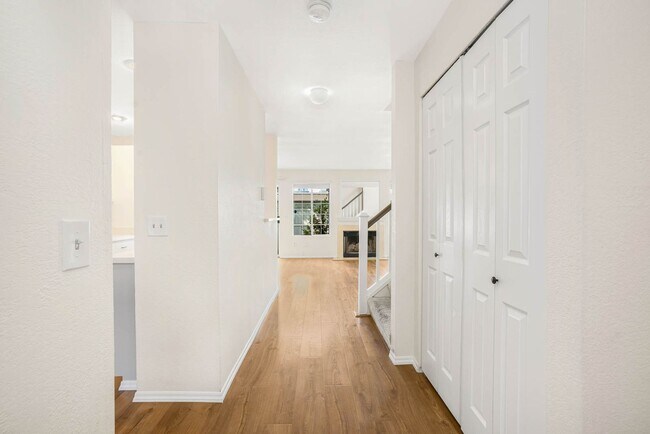 Foto del edificio - 616 122nd Ave NE