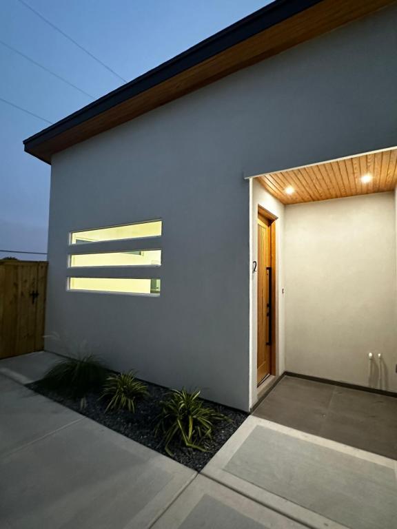 Building Photo - 310 E Rogers Rd, unit 2