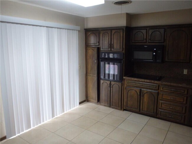 Foto del edificio - 1344 Meadow Ln