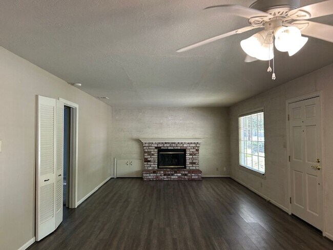 Foto del edificio - 2280 Summerfield Rd