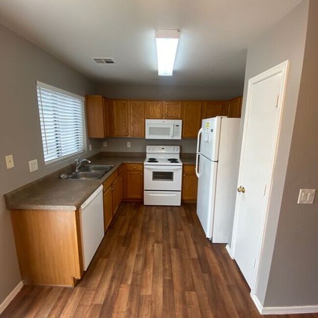 Foto del edificio - 864 S 239th Ln