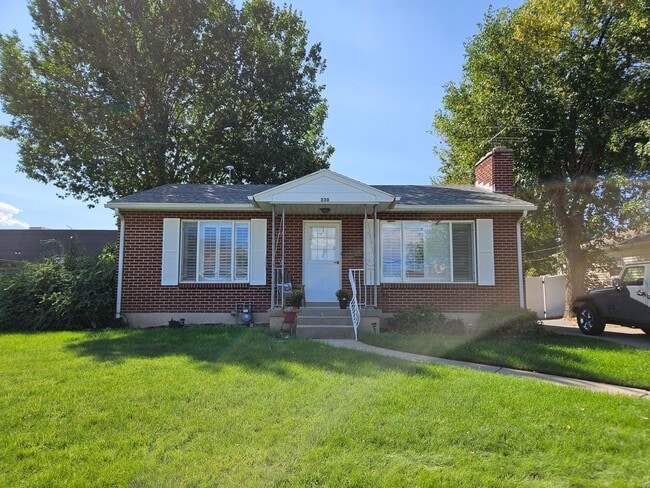 Building Photo - Charming 4 Bed, 2 Bath Home Near Schools &...