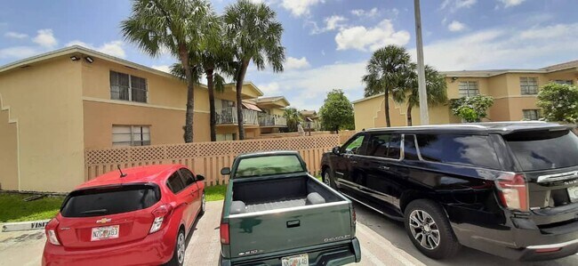 Foto del edificio - 4230 NW 79th Ave