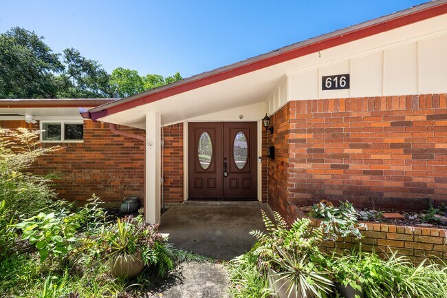 Foto del edificio - 616 Cannan Dr