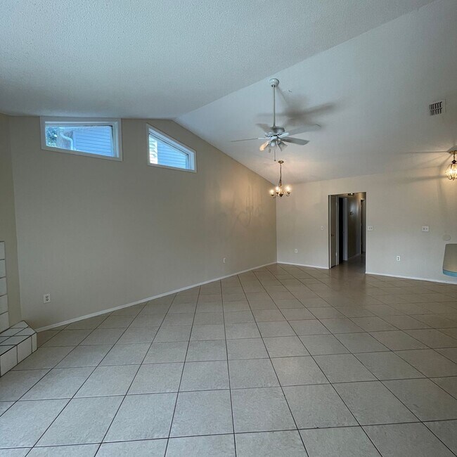 Foto del edificio - 504 Lake Dexter Blvd