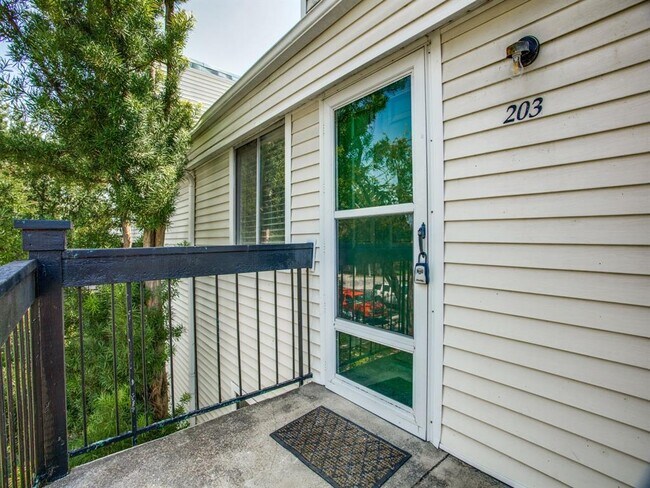 Building Photo - 7431 Holly Hill Dr