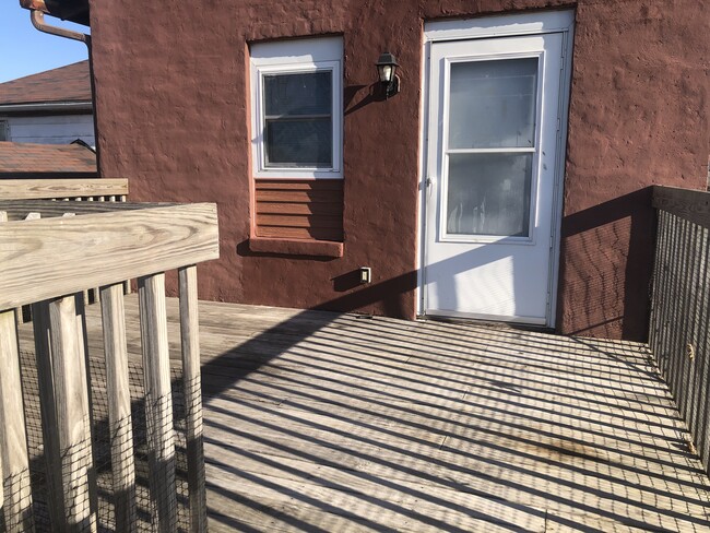 Outdoor 2nd floor deck - 622 Palean St
