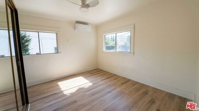 Building Photo - 1536 N Mariposa Ave