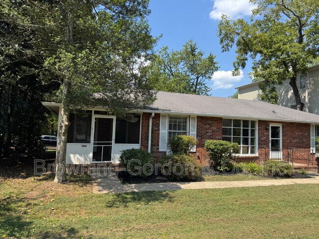 Foto del edificio - 118 Lincoln Ct