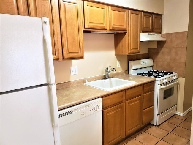 Building Photo - 100 Highland Park Ct