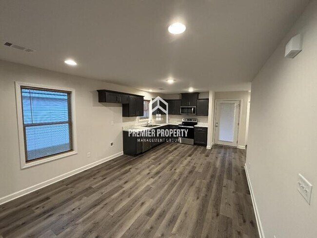 Foto del edificio - 7231 60th Ave - Available Now!
