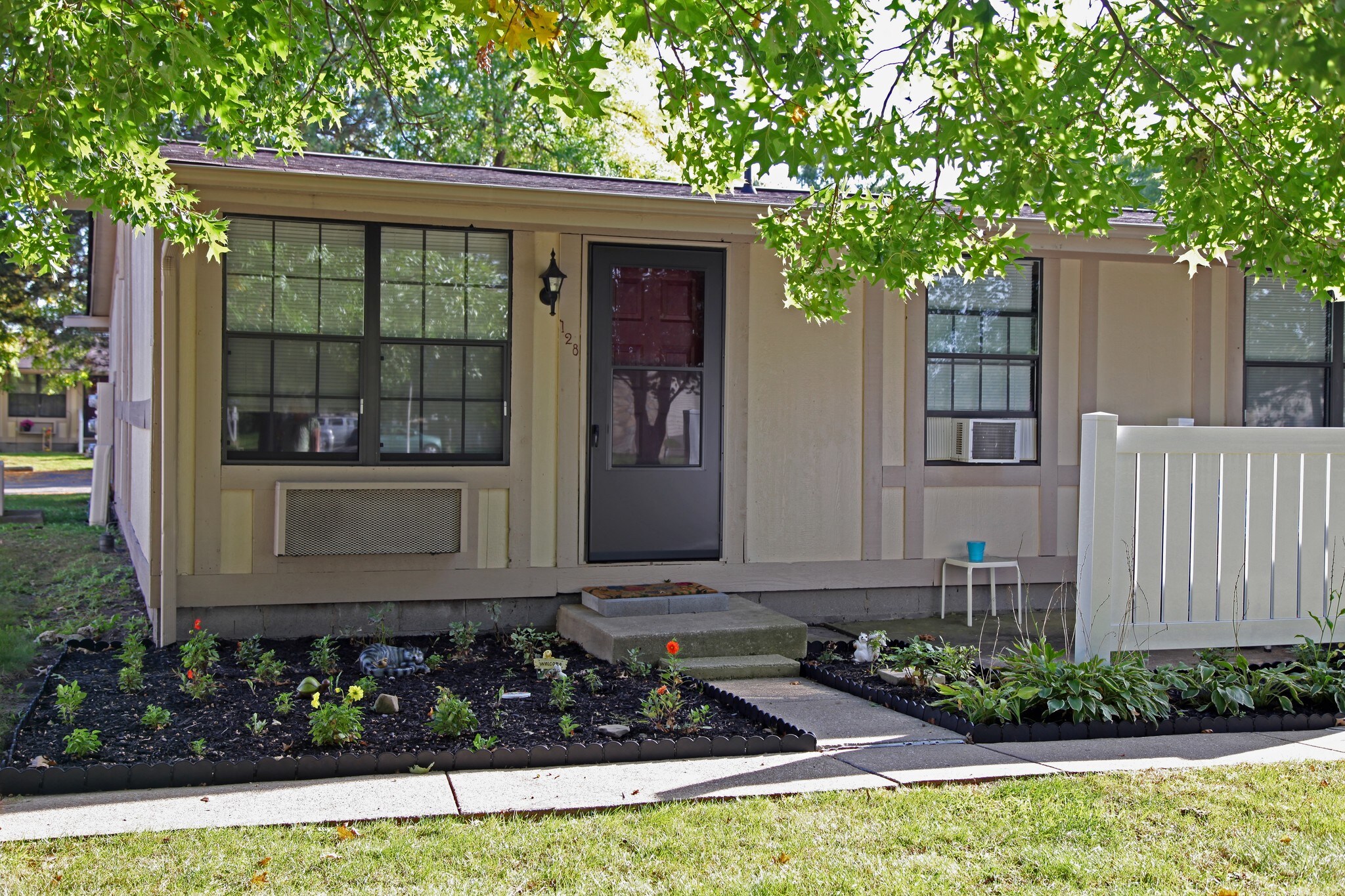 Hampshire I Apartments – photo 1 of 14