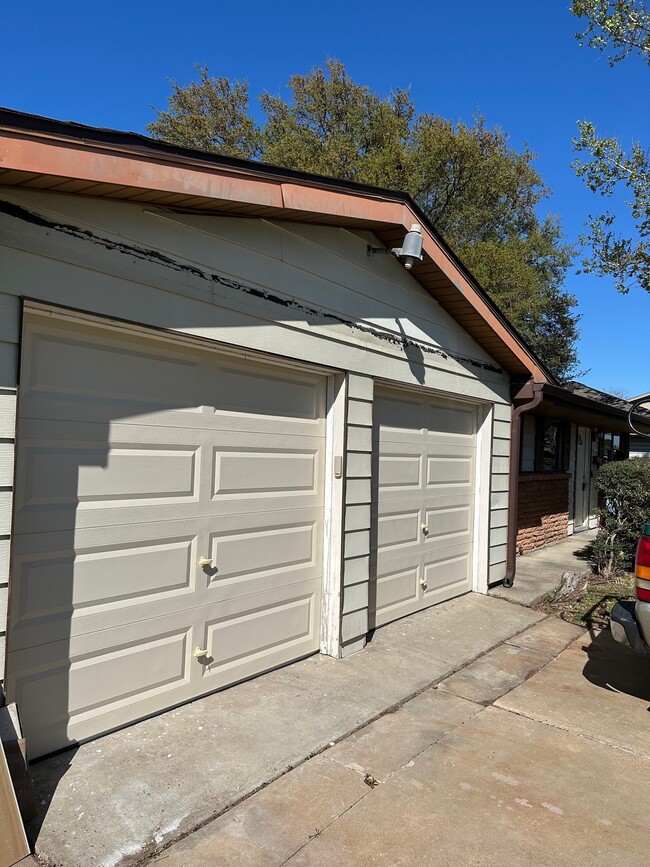 Building Photo - 3517 Tanglebriar Dr