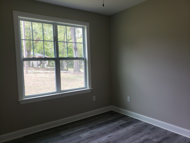 Building Photo - 218 Forest Dr