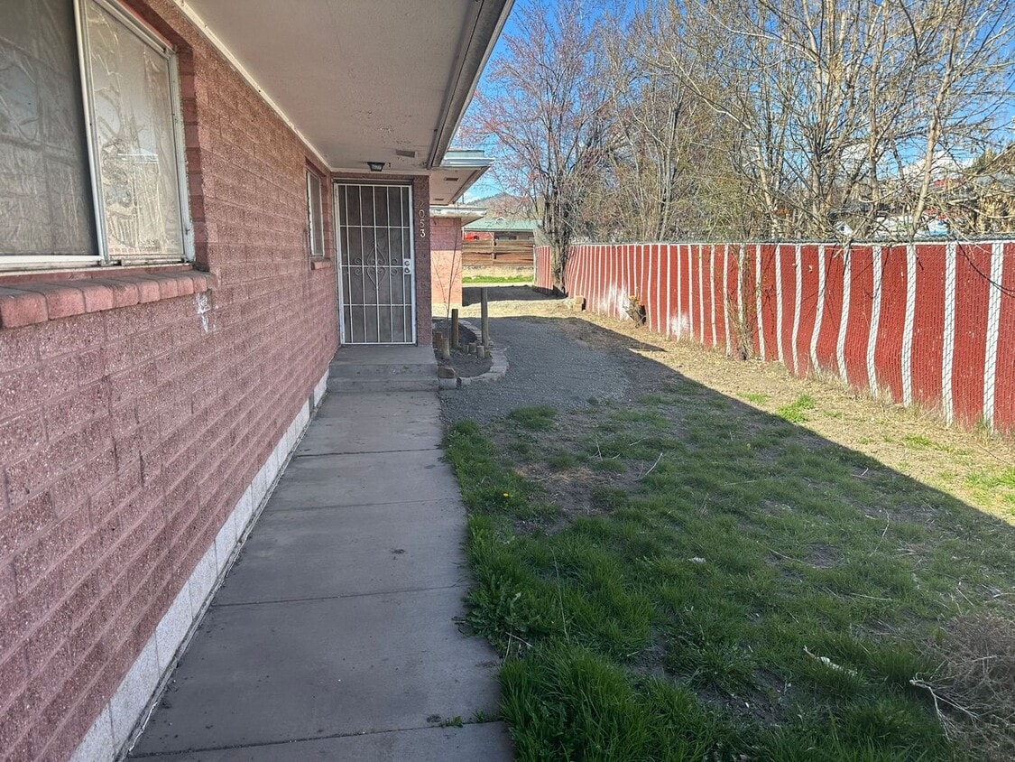 Primary Photo - 2053 Eberlein Ave