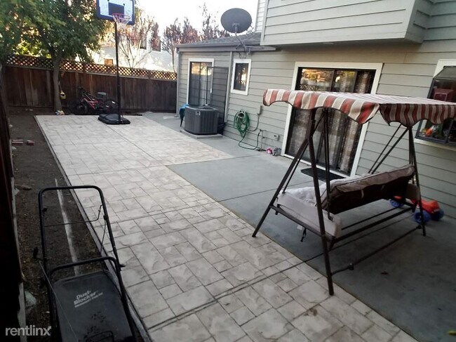Building Photo - 4 br, 3 bath Townhome - 1574 Taipei Dr