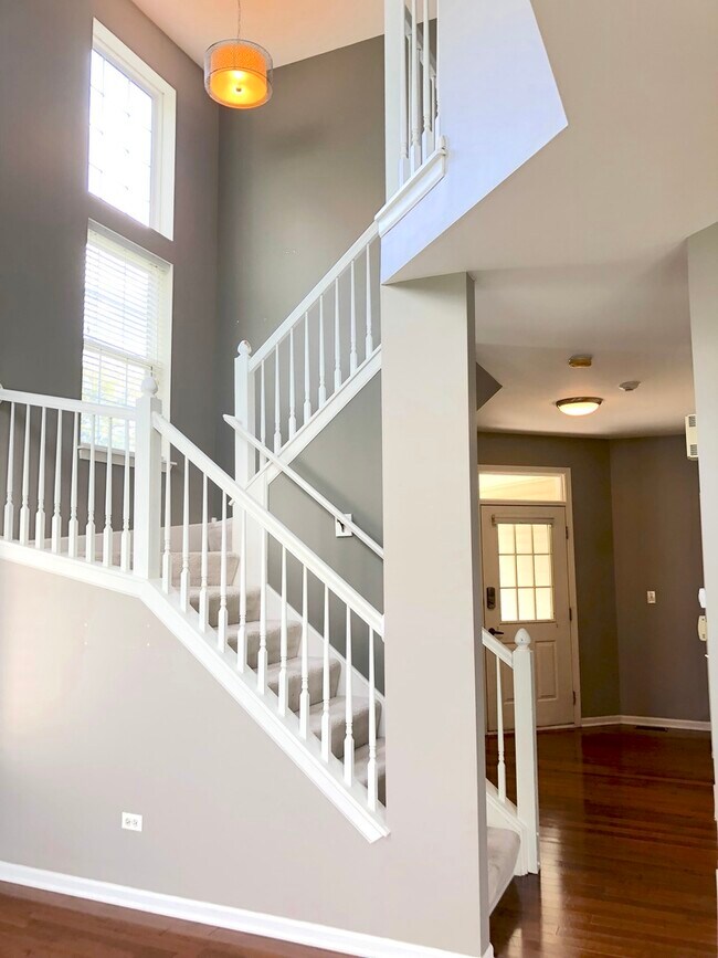 Building Photo - 2330 Sheehan Dr