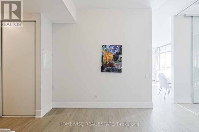 Photo du bâtiment - 33 Charles St E