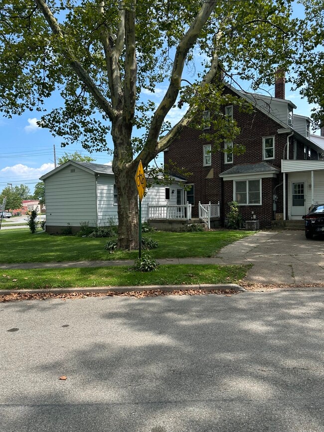 Building Photo - 4207 Iroquois Ave