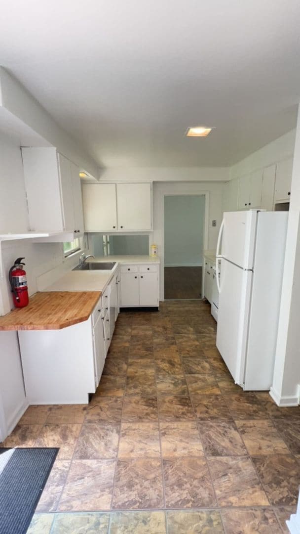 Foto del edificio - 4 Bedroom Available August 2026;  Monthly ...