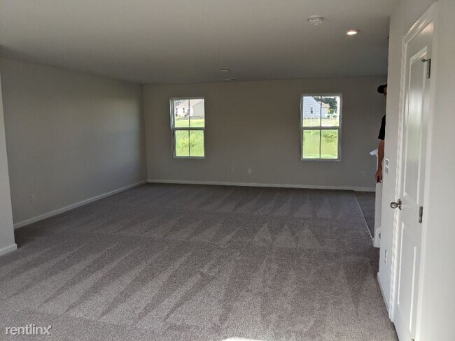Building Photo - 4 br, 3 bath House - 4045 South Downs Circle