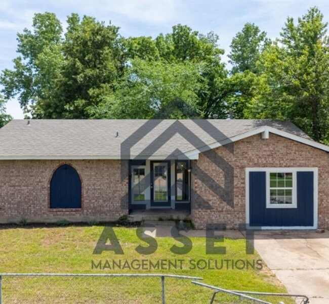 Building Photo - Cute 4 Bedroom Home