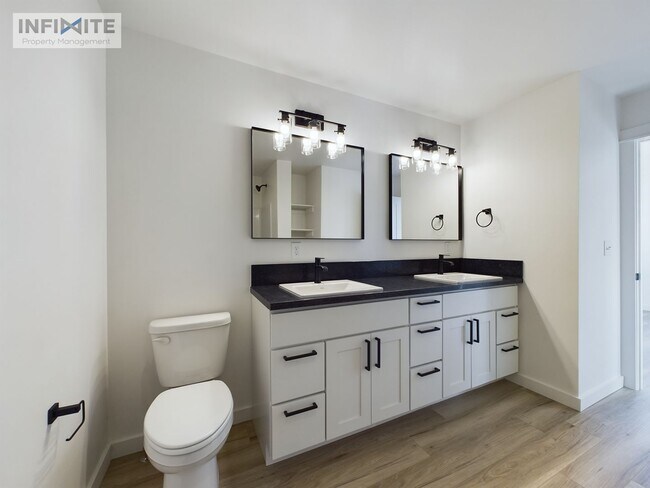 Foto del edificio - Wonderful 3 Bedroom End Unit