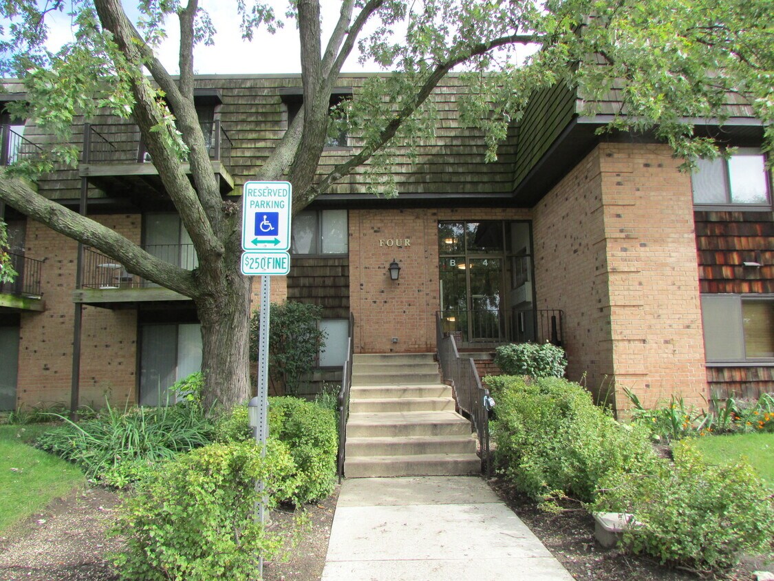 4 Oak Creek Dr Unit 3510, Buffalo Grove, IL 60089 Condo for Rent in