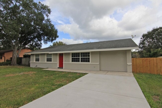 4/2 with Huge Fenced Yard in Lovely Oviedo - 4/2 with Huge Fenced Yard in Lovely Oviedo House