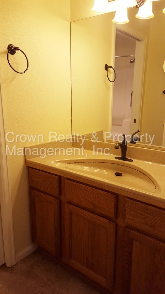Foto del edificio - 4619 Cottage Ln