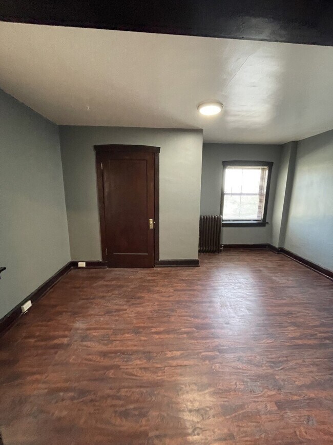 Foto del edificio - 228 E 1st Ave