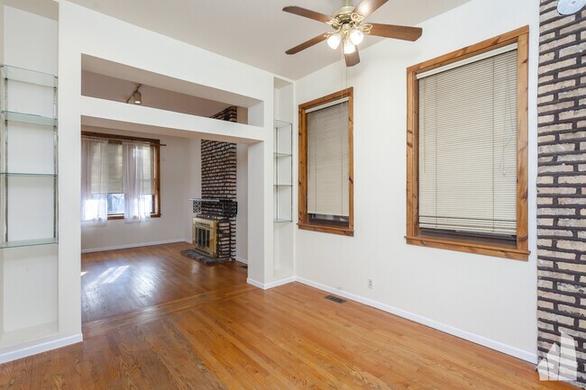 Building Photo - 2133 W Potomac Ave