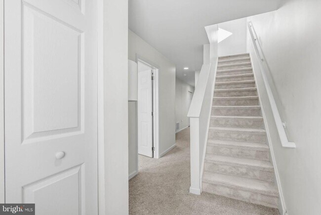 Foto del edificio - 413 W Beach Ave