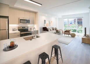 Building Photo - 202 Queen