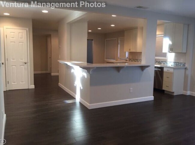 Building Photo - 132 Hayes Ave