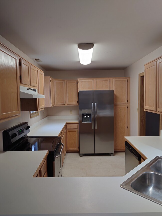 Foto del edificio - 2304 Merry Oaks Ct