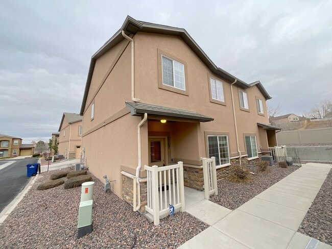Foto del edificio - 3 Bedroom Townhome Available Near Barnes Rd & Peterson Rd!