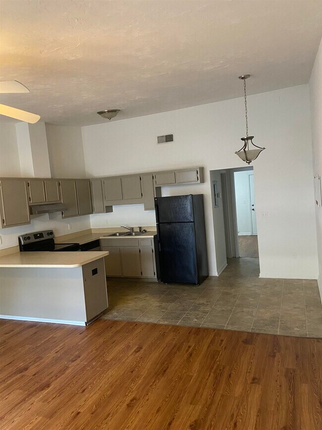 Foto del edificio - 214 White Dr