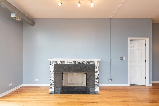 Building Photo - 2356 N Elston Ave