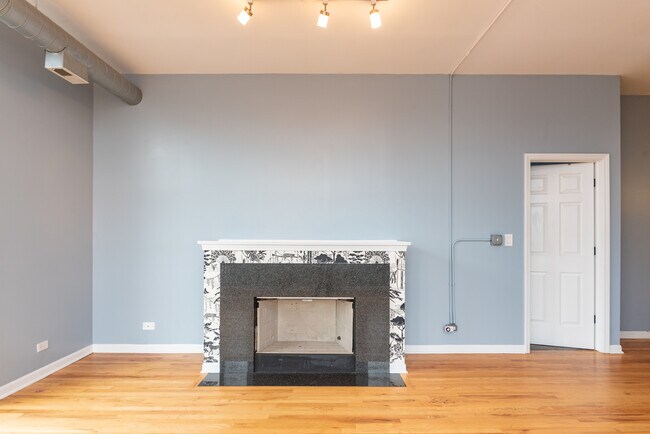 Foto del edificio - 2356 N Elston Ave