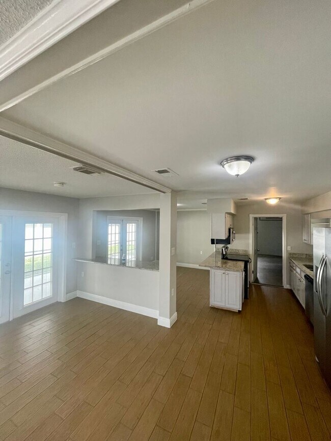 Building Photo - 1111 Galahad Dr